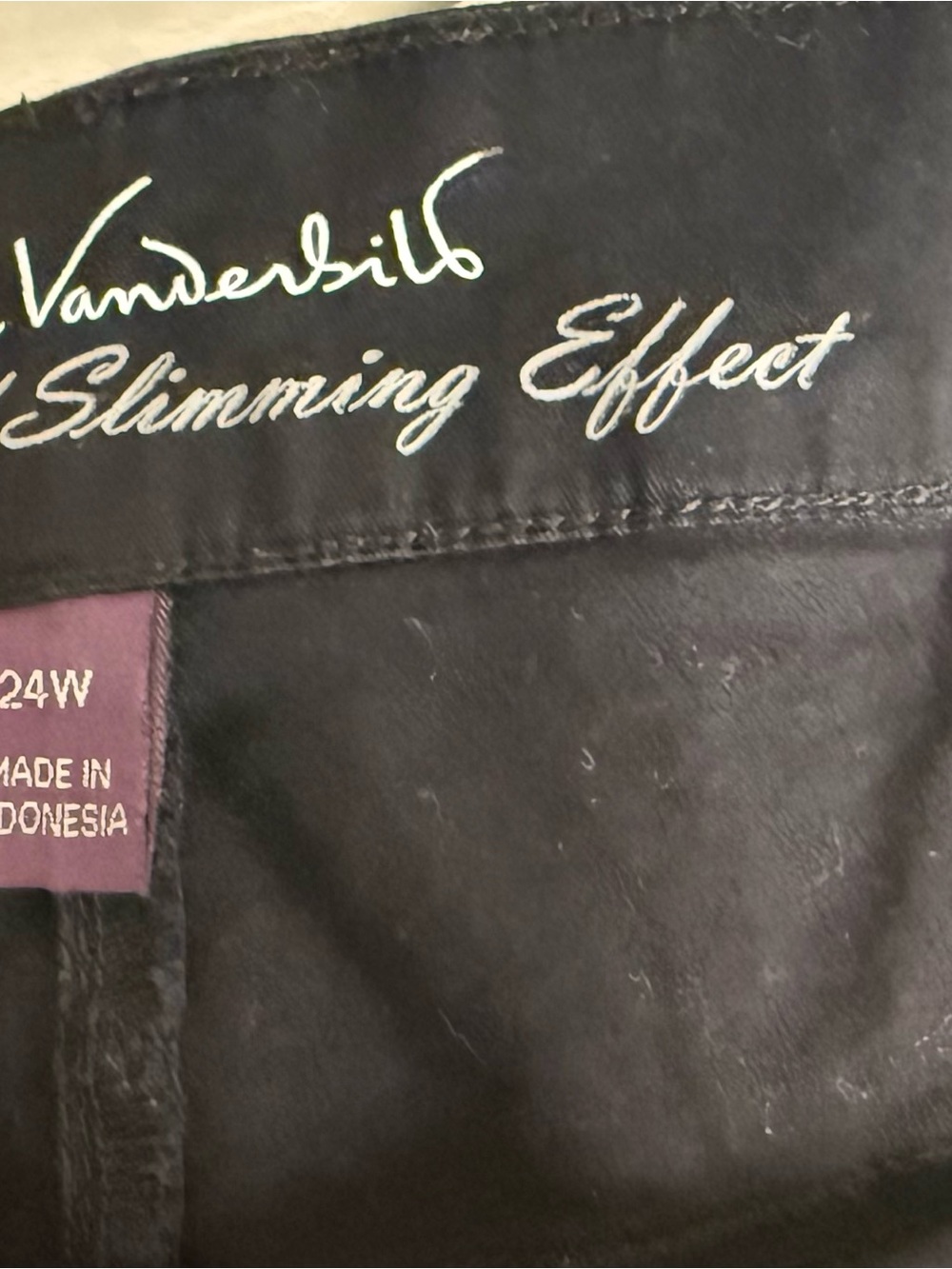 Gloria Vanderbilt Black High-Waist Cuffed Shorts - Picture 6 of 6